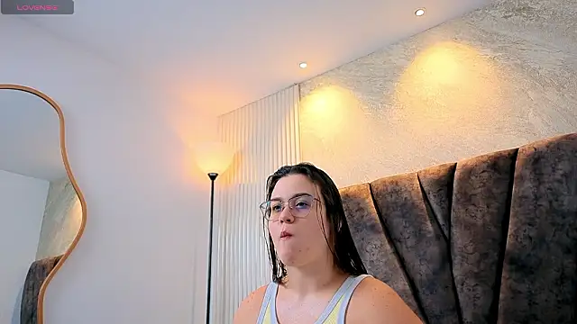 zoe hugeboobs online show from 10, 2, 2026