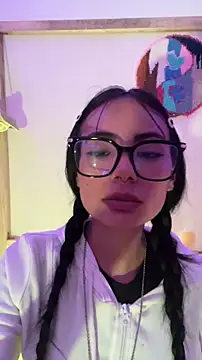 Snapshot of _Lucycherry chatting on 5, 6, 2026 Lucycherry online show from 5, 6, 2026