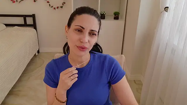 LovelyBeatrice online show from 17, 4, 2026