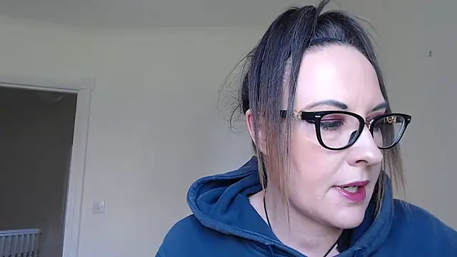 PsychicDominatrix online show from 6, 4, 2026