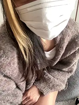 yui  yuichan online show from 4, 2, 2026