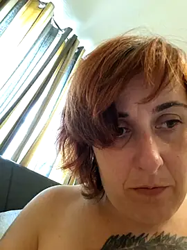 Tiara XOX online show from 4, 8, 2026