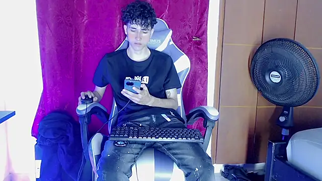 Snapshot of Johnny_cagee_ chatting on 16, 2, 2026 Johnny cagee online show from 16, 2, 2026