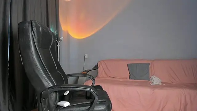 Snapshot of emy_lovee chatting on 2, 3, 2026 emy lovee online show from 2, 3, 2026