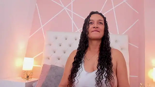 Snapshot of Rosalinda_77 chatting on 12, 2, 2026 Rosalinda 77 online show from 12, 2, 2026