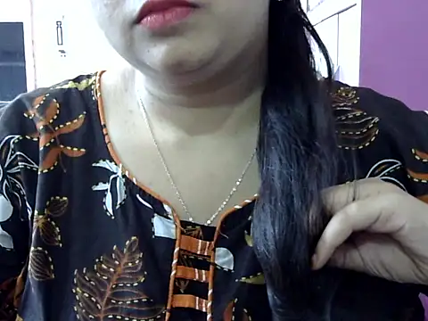 Cute Aliyaa online show from 8, 4, 2026