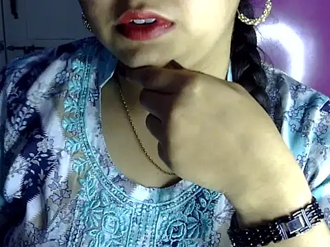 Cute Aliyaa online show from 9, 7, 2026