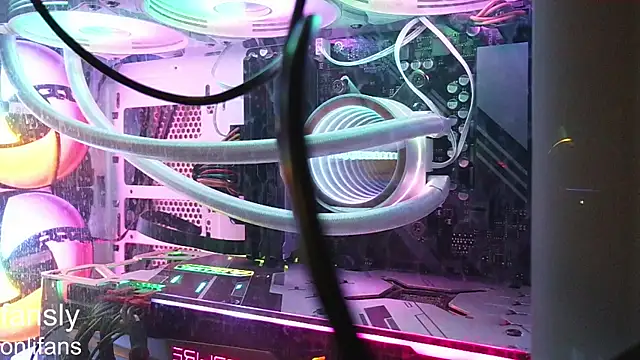 Snapshot of Elinaharper chatting on 13, 4, 2026 Elinaharper online show from 13, 4, 2026