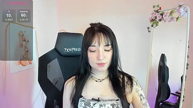 Snapshot of AliceeinWonderlanddd chatting on 28, 5, 2026 AliceeinWonderlanddd online show from 28, 5, 2026