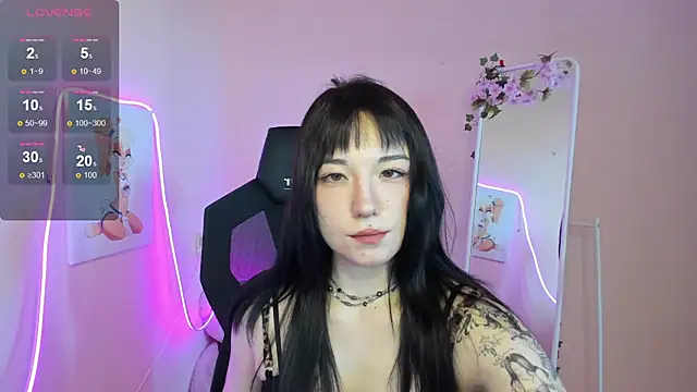 Snapshot of AliceeinWonderlanddd chatting on 8, 6, 2026 AliceeinWonderlanddd online show from 8, 6, 2026