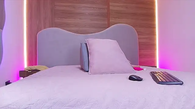 Snapshot of shaina_adams chatting on 21, 2, 2026 shaina adams online show from 21, 2, 2026