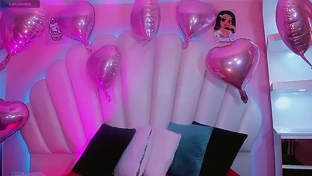 Snapshot of Maia_Hotts chatting on 11, 2, 2026 Maia Hotts online show from 11, 2, 2026