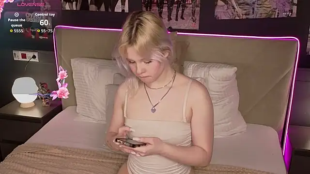 MollySoftGlow online show from 14, 4, 2026