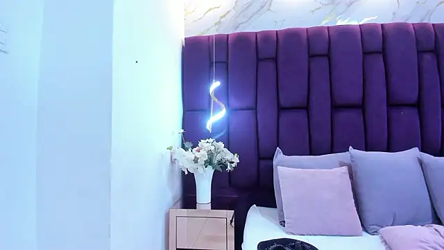 crystalstonee online show from 11, 3, 2026