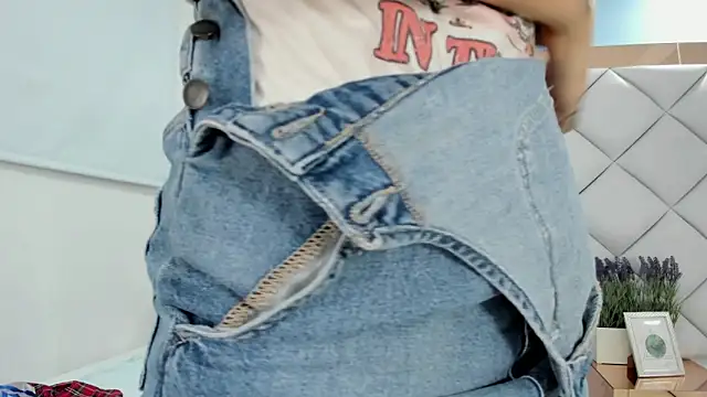 crystalstonee online show from 14, 4, 2026