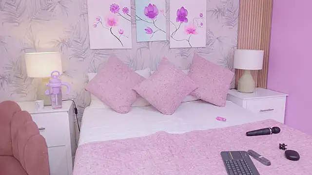 Snapshot of AlejandraMartinezz chatting on 5, 2, 2026 AlejandraMartinezz online show from 5, 2, 2026