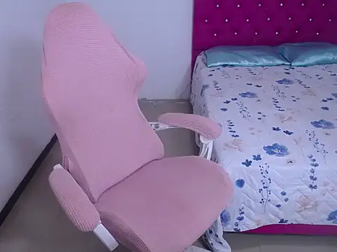 Snapshot of sara_queen69 chatting on 15, 2, 2026 sara queen69 online show from 15, 2, 2026