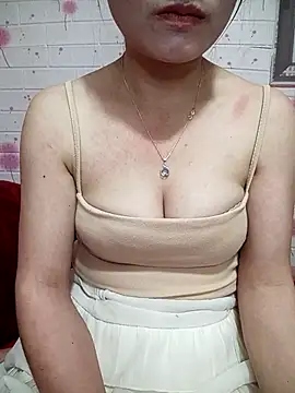 Snapshot of Suri_Sexywet_ chatting on 25, 2, 2026 Suri Sexywet online show from 25, 2, 2026