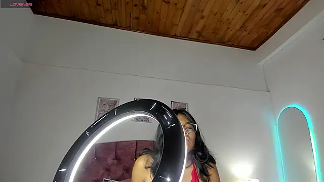 luna velveth online show from 17, 4, 2026