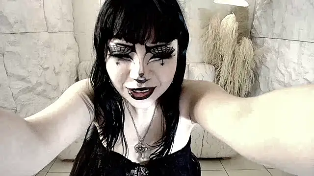 Snapshot of vampkitty_r chatting on 11, 2, 2026 vampkitty r online show from 11, 2, 2026