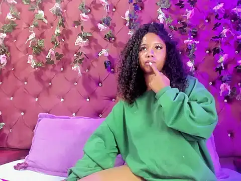 Snapshot of Lunaa_Brunettee chatting on 5, 2, 2026 Lunaa Brunettee online show from 5, 2, 2026