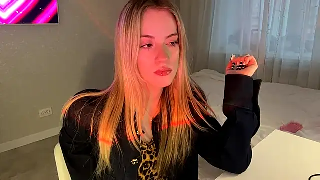 Between Eeys online show from 2, 4, 2026