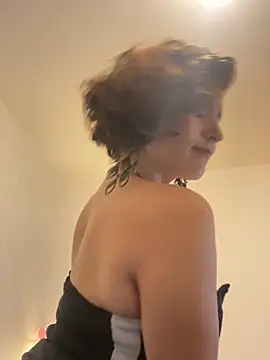 Snapshot of eva_luz chatting on 7, 5, 2026 eva luz online show from 7, 5, 2026