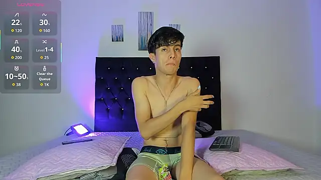 Snapshot of axxxel_twink chatting on 27, 2, 2026 axxxel twink online show from 27, 2, 2026