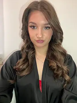 Green eyes lady online show from 19, 3, 2026