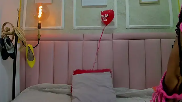 Luna cocoa online show from 18, 2, 2026