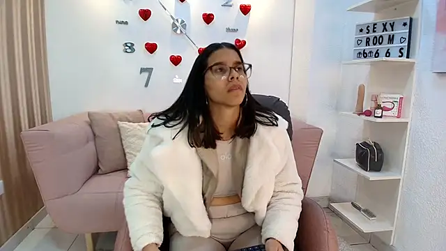 Snapshot of Luna_Millers chatting on 4, 3, 2026 Luna Millers online show from 4, 3, 2026