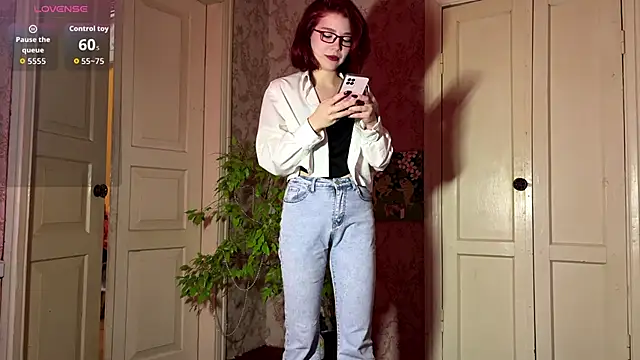 Snapshot of LaurynGeisinger chatting on 24, 2, 2026 LaurynGeisinger online show from 24, 2, 2026