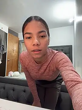 kaylaneee  online show from 14, 5, 2026