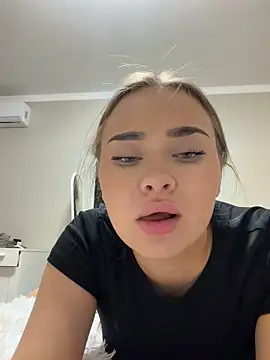 Snapshot of MonicaWestt chatting on 6, 4, 2026 MonicaWestt online show from 6, 4, 2026