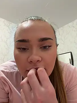 Snapshot of MonicaWestt chatting on 13, 4, 2026 MonicaWestt online show from 13, 4, 2026