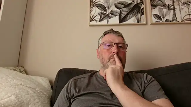 doudou310 online show from 11, 4, 2026