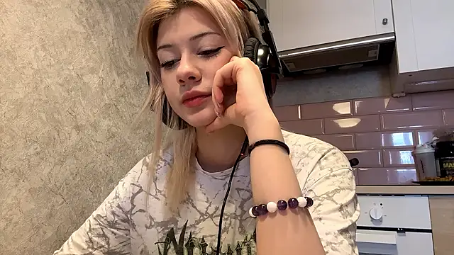 LadyFoxLove online show from 22, 2, 2026