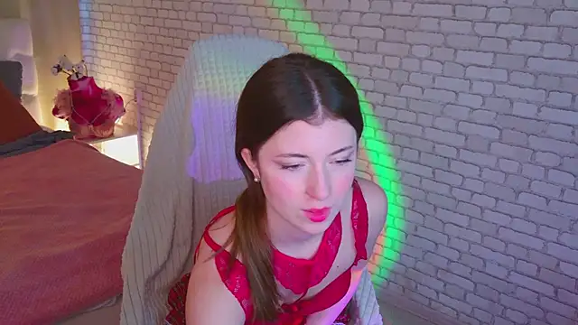 Snapshot of LunarDreamm chatting on 5, 2, 2026 LunarDreamm online show from 5, 2, 2026