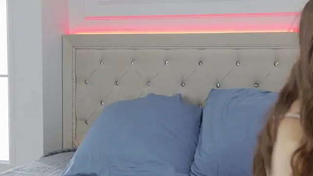 EileenElfie online show from 9, 4, 2026