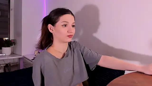 miabellee  online show from 2, 4, 2026