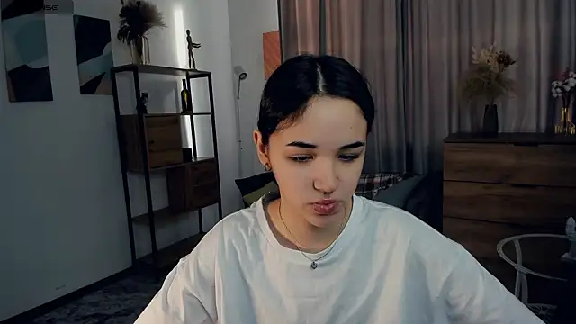 Snapshot of AvantgardAlone chatting on 8, 2, 2026 AvantgardAlone online show from 8, 2, 2026