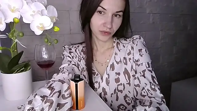 JuliaLovely online show from 27, 3, 2026