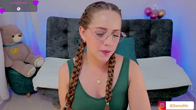 DannaCouper  online show from 30, 3, 2026