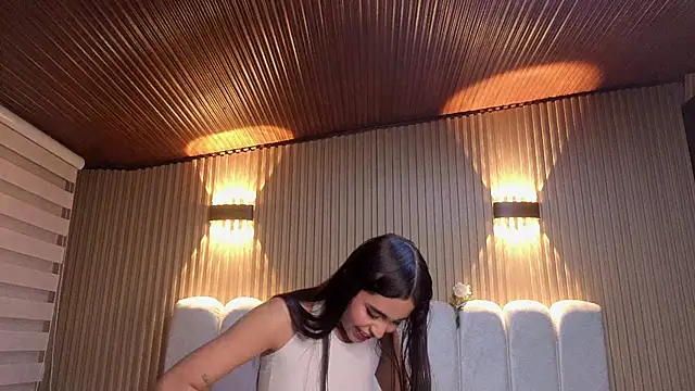 Perla lovely  online show from 6, 6, 2026