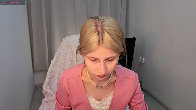 Snapshot of alicedews chatting on 1, 2, 2026 alicedews online show from 1, 2, 2026