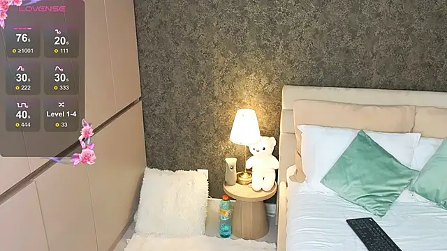 AuraM00n online show from 9, 4, 2026