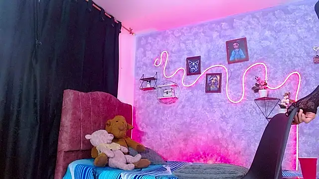 Snapshot of Everlin__Hot_ chatting on 5, 2, 2026 Everlin Hot online show from 5, 2, 2026