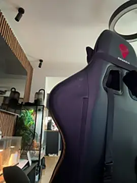 karlaluuvv online show from 14, 4, 2026