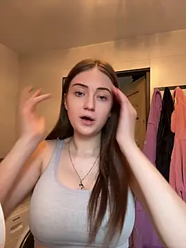 karlaluuvv online show from 15, 4, 2026