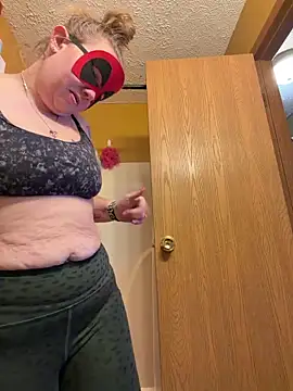 lickablelynn87 online show from 7, 2, 2026